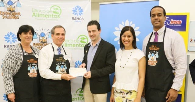 Ejecutivos de Grupo Ramos realizan jornadas de empaque y entregan contribución al Banco de Alimentos